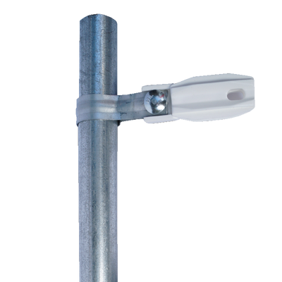 Aislador de paso o esquina de color Blanco con abrazadera incluida de 33-38mm para uso en tubería de malla ciclónica. | SFABRAZADERAW